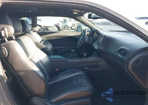 2019 Dodge Challenger Sxt z USA, uszkodzony, nr VIN 2C3CDZAG7KH649895